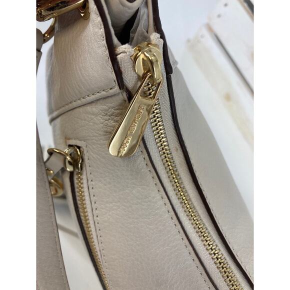 MICHAEL KORS, MEDIUM IVORY PEBBLED LEATHER SHOULDER BAG - Picture 6 of 16